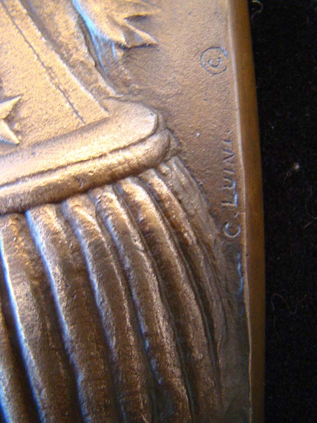 A magnificent antique bronze plaque depicting General George Washington by Luini Costanzo — image 2